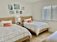 Newly Remodeled Panoramic Ocean View 2 Bedroom Condo