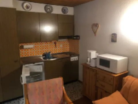 Ski in, ski out, from the bed onto the board..... Living right in the ski area at 2000m