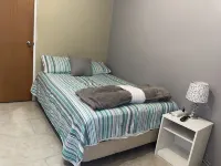 studio in a beautiful sun set Hotels in West End