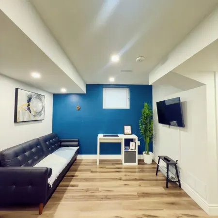 Comfort Quarters In Guelph! Your Cozy Home Away From Home.
