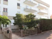 At the home of Marta two rooms with private garden