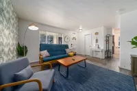 Children's Play Area Vacation House & 2 car Garage فنادق في لونغ بيتش