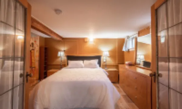 Spacious character suite! Close to local private schools, dining and more!