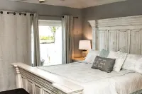 Beautiful Island Paradise on the canal - 3-Star