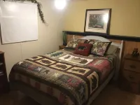 Cabin in The Pines.. Available 240v Tesla and EV charging.