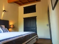 100% quiet in Uzès! pool 10X5m, 70m² with AC + private terrace, WIFI, big garden