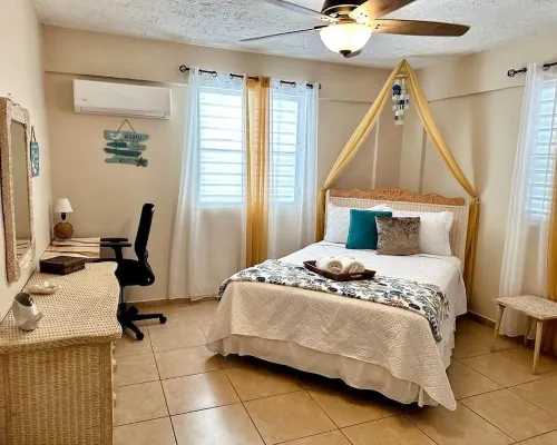 Beautiful, spacious house 9 minute drive to beach with electric generator Hoteles en Aguada