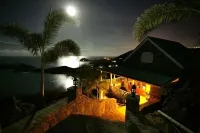 Honeymoon/Romantic Private Suite with Ocean View & Pool; Over 150 5 Star Reviews