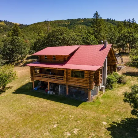 Rowland Log Cabin 3 Bedroom Home by Redawning