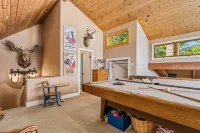 Marina Beach Lodge - Lakefront Home on Beach! Home