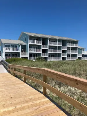 Hogan's Place Oceanfront Offers Spectacular View and Completely Renovated Unit
