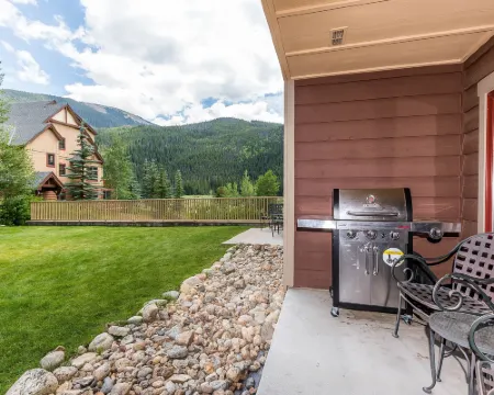 Red Hawk Lodge by Summit County Mountain Retreats Hotels in Dillon