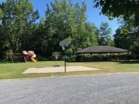 LYN Aire Motel - Lake George - Mountain view