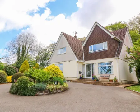 Trevow Hotels in Camborne