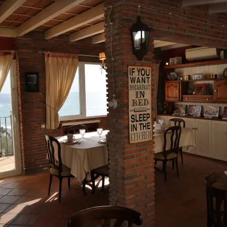 Welcome Inn Nerja Guest House Luxury Bed & Breakfast