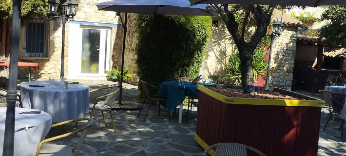Logis Hotel Restaurant l'Esquielle Hoteles en Gard