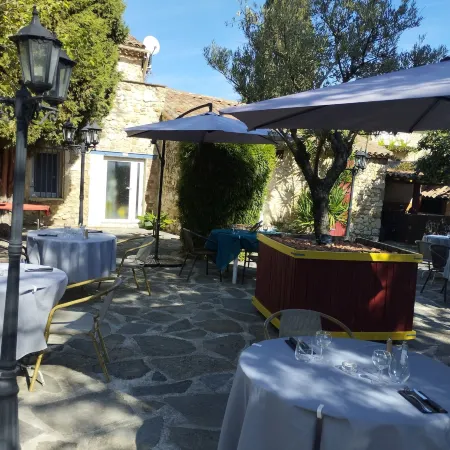 Logis Hotel Restaurant l'Esquielle