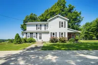 Country Home w/ Fishing Ponds Near Canadohta Lake - parking