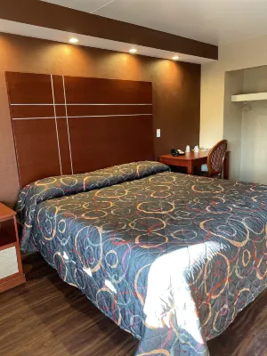 Shore Pointe Motor Lodge of St Clair Shores Отели в г. Розвилл