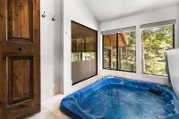 Queen Esther 2425 Condo