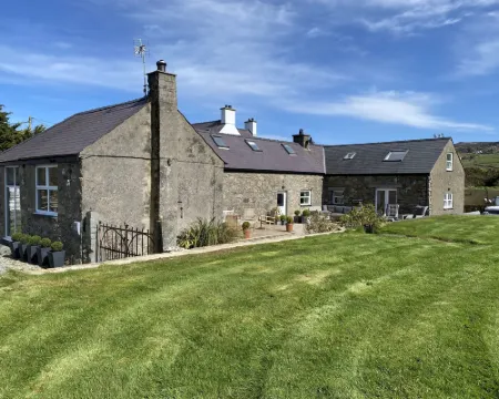 Farmhouse Hotels in Nefyn