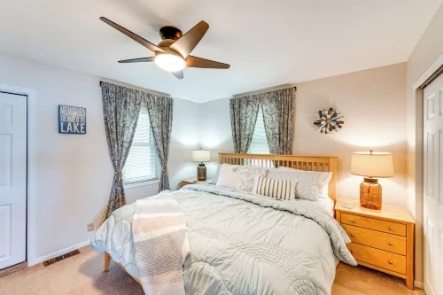 Fish, Swim & Explore: Mukwonago Lake House! - Homestays