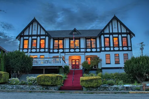 The Old Courthouse Inn Hotel di Powell River