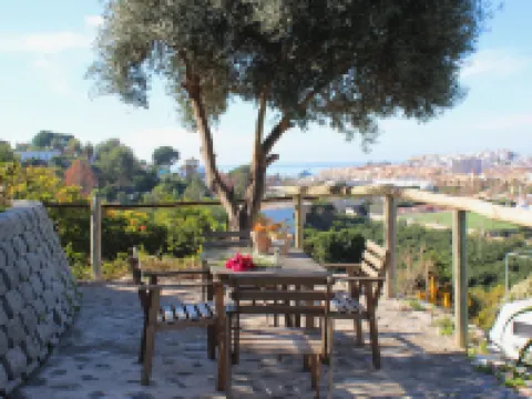 熱帶阿爾姆尼卡露營地 Velilla-Taramay酒店