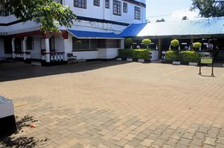 Siaya White Hotel Отели в г. Бондо