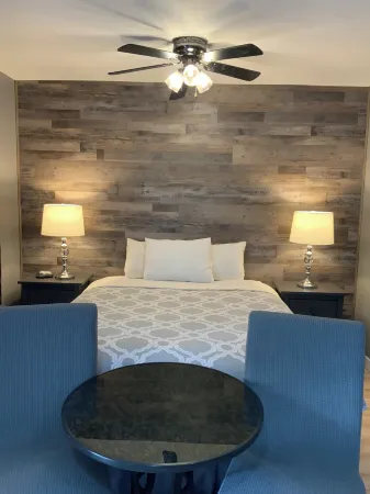 Riverside Motel Отели рядом с достопримечательностью «Парк штата Фоссли»