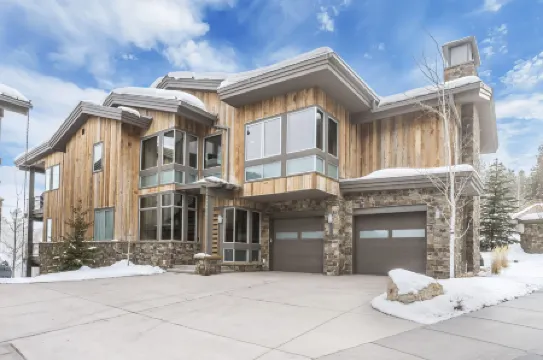 Stunning 6-Bedroom Chalet in Heart of Park City Home