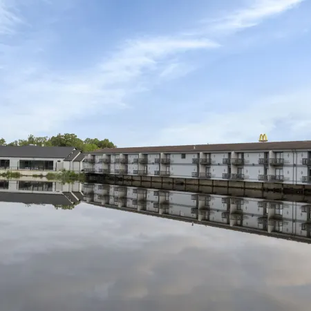Waterbird Lakeside Inn