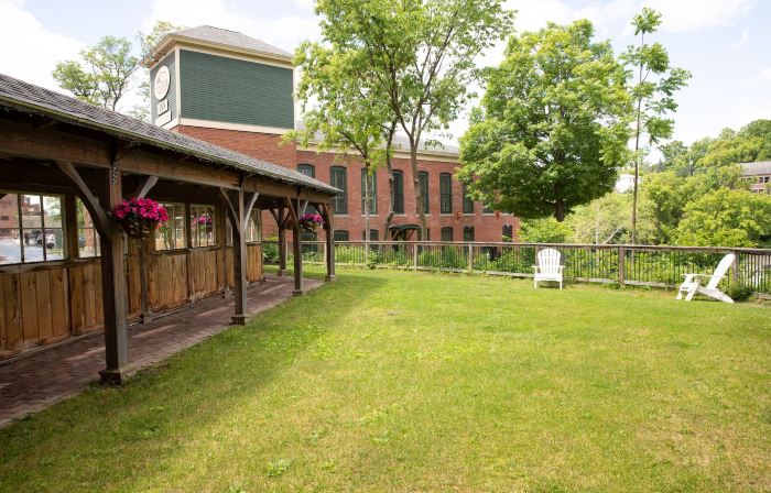 The Common Man Inn & Restaurant