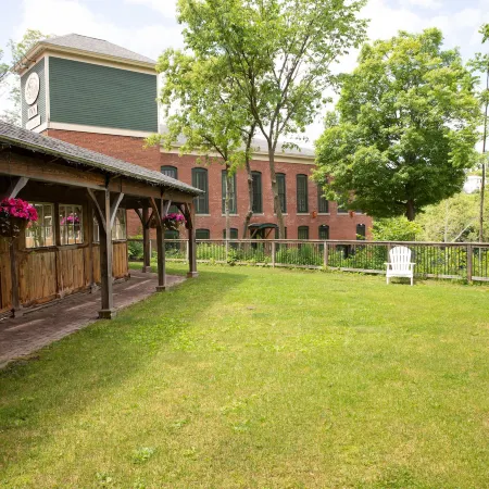 The Common Man Inn & Restaurant