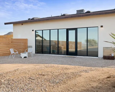 後屋 - 觀景，黑暗的天空和火坑！1卧室的家由RedAwning 約書亞樹村酒店