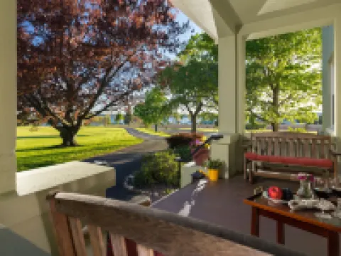 Yale Manor B&B & Yurt Glamping Hotels in Varick