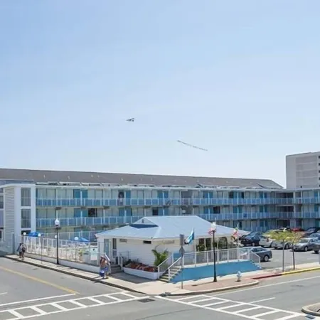 Thunderbird Beach Motel