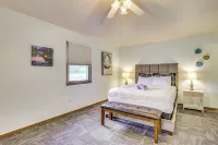 Peaceful Home Near Youngstown: Fenced Backyard! - Wifi