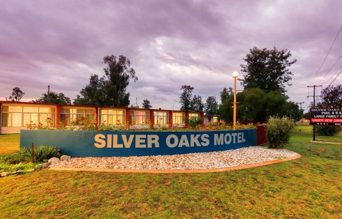 Silver Oaks Motel
