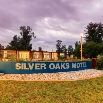 Silver Oaks Motel Отели в г. Гилгандра