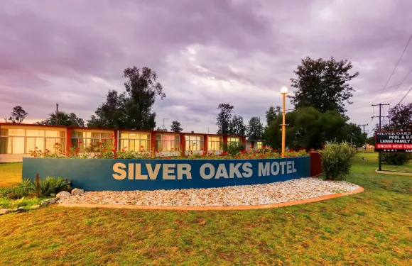 銀橡木汽車旅館