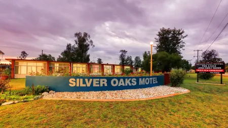 Silver Oaks Motel Отели в г. Гилгандра