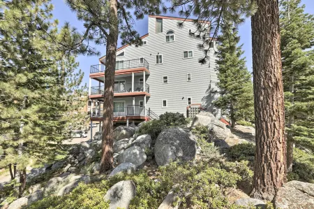Less Than 1 Mi to Slopes! Heavenly Daze Chalet in Tahoe Отели в г. Стейтлайн