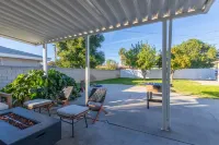 EV Charger L2 Cozy Home short distance to Downtown Riverside - Gym