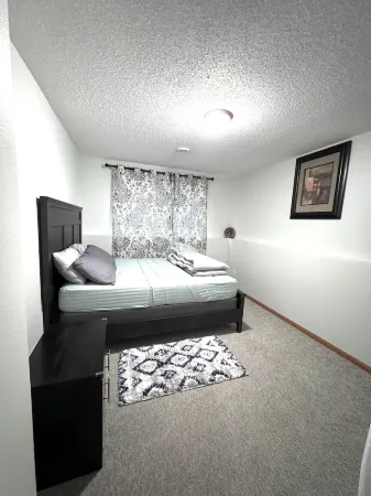 Cozy and Charming Amber Valley Haven in Fargo Отели рядом с достопримечательностью «Тандер Роуд»