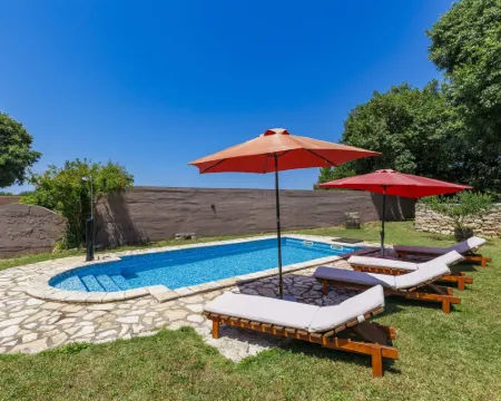Laura Hotels in Opcina Liznjan