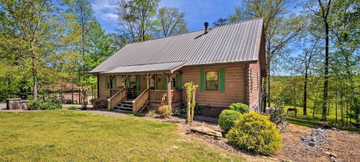 Cozy Trenton Cabin w/ Spa ~ 15 Mi to Lookout Mtn! Hotels in Dade County