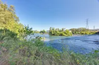 Pet-Friendly Home w/ Yard, 2 Mi to Autzen Stadium