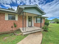Charming Clayton Home ~ 4 Mi to Sardis Lake! Hotels in Pushmataha County