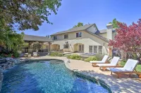Redding Getaway w/ Hot Tub & Outdoor Kitchen! - 3-نجوم